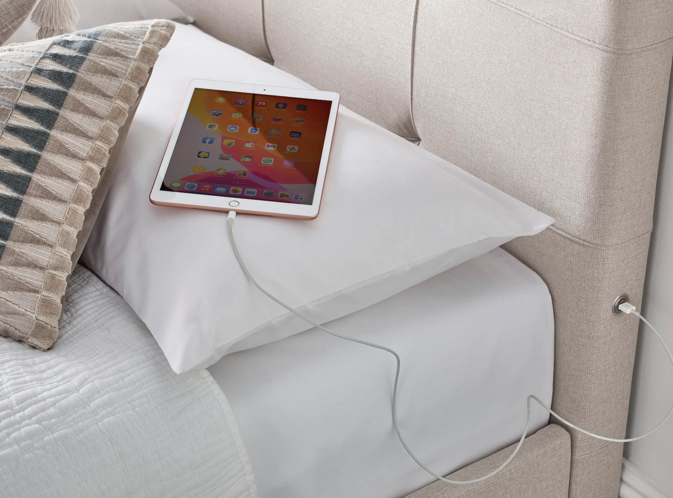 Alpha Manual TV Bed In Light Stone - Image 3
